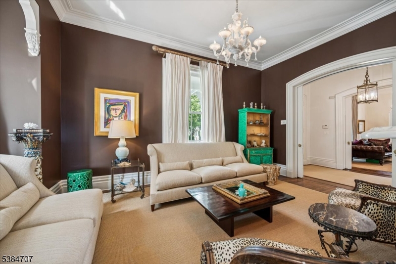 21 Franklin Pl