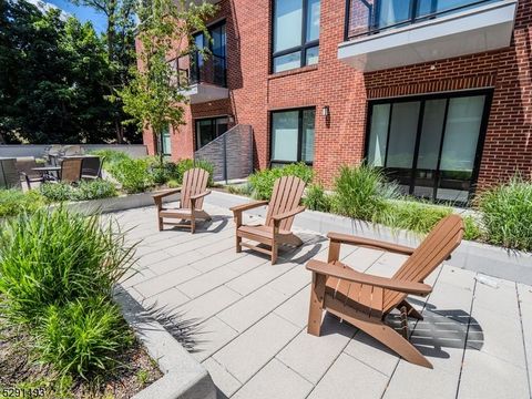 Photo of 175 Morris St #209, Morristown, NJ 07960 (MLS # 3994229)