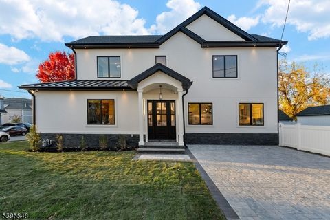 4 Roosevelt Ave Totowa Boro NJ 07512