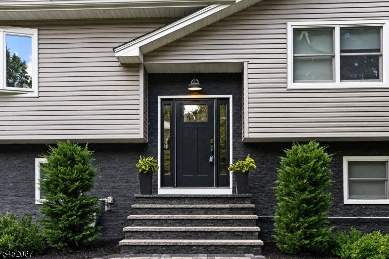 23 Douglas Dr