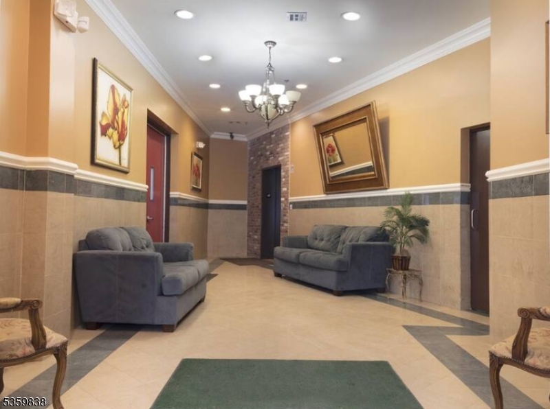 15-19 Tichenor Ln C1403 403