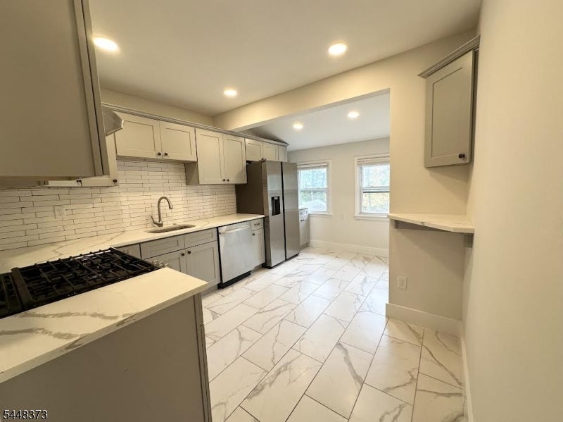 46 Apt1 Brookfield Rd 1