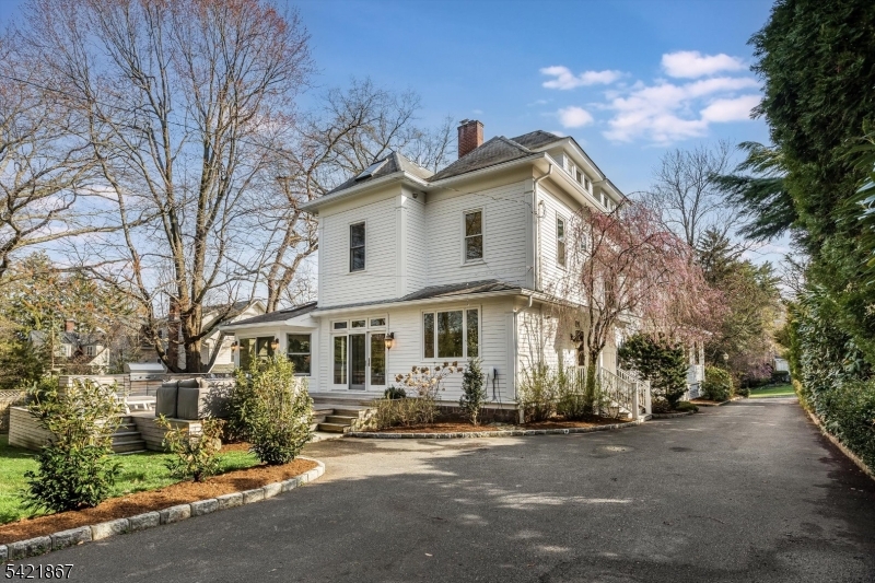 109 Clarewill Avenue