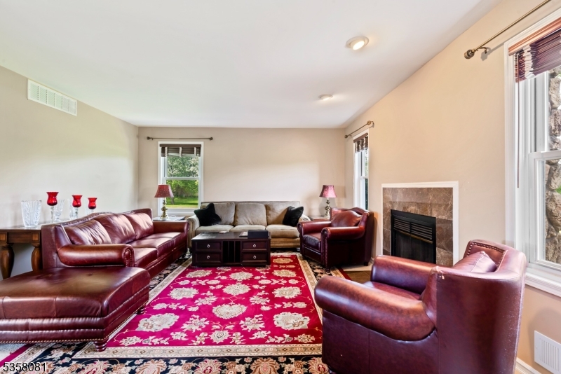 6 Miller Farm Rd
