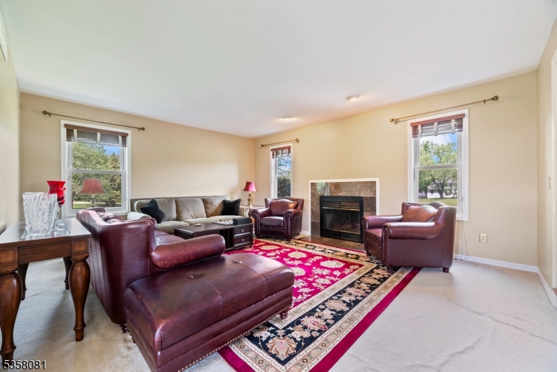 6 Miller Farm Rd
