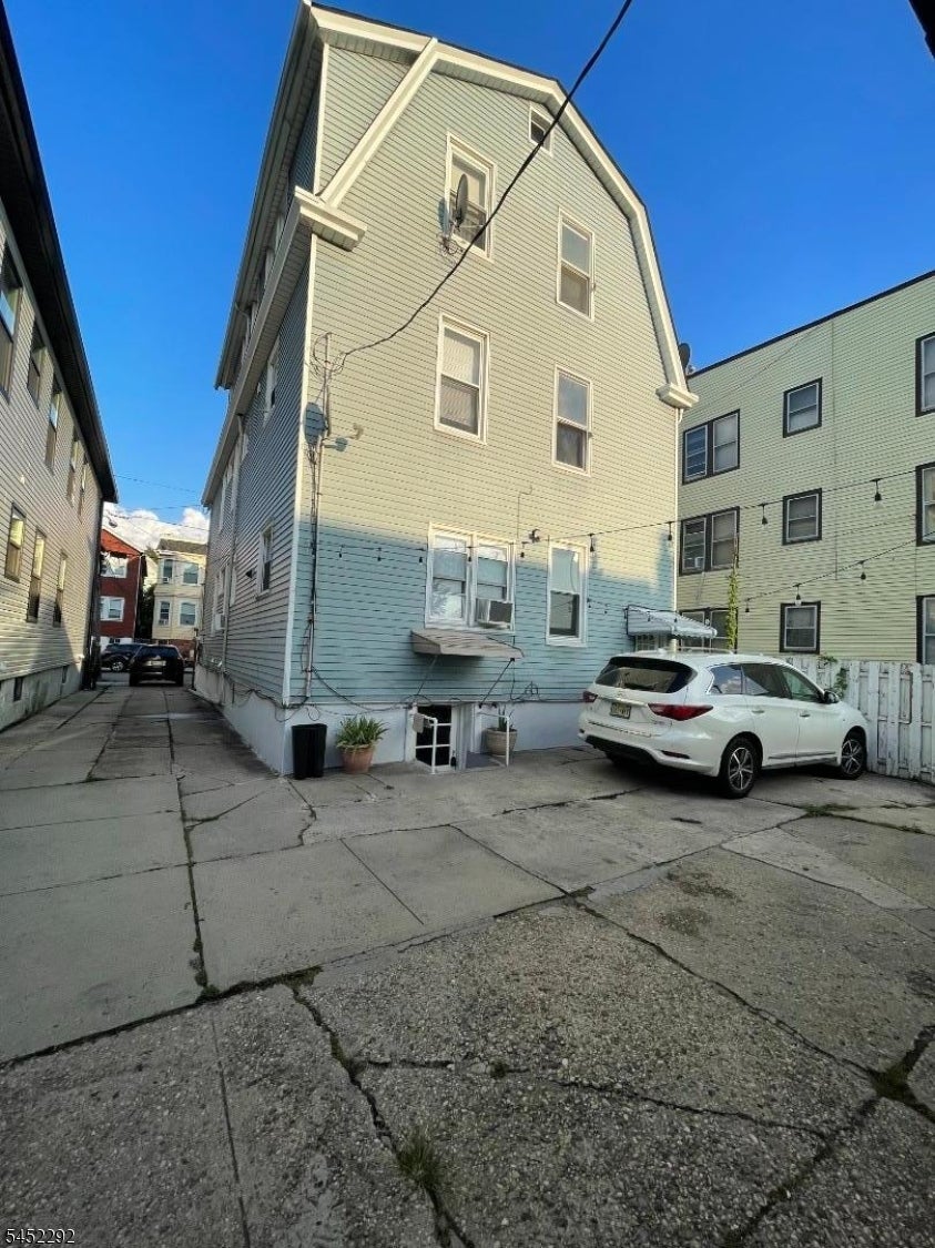 13 Windsor St