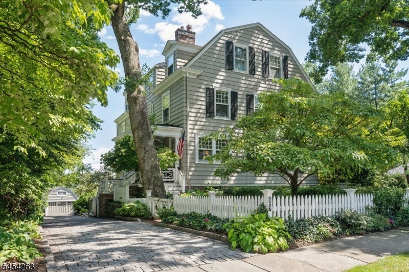 69 Forest Ave