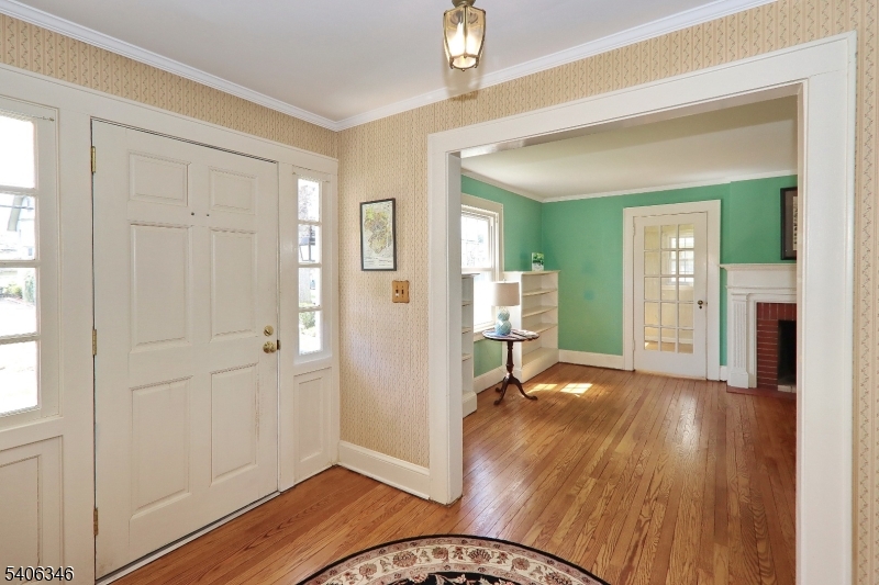 6 Manor Ave