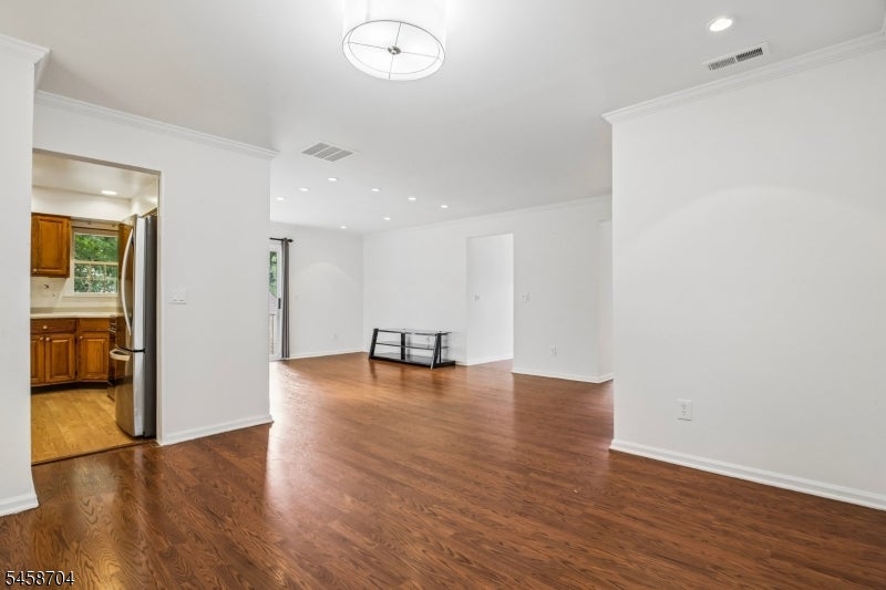 44 Jamestown Rd