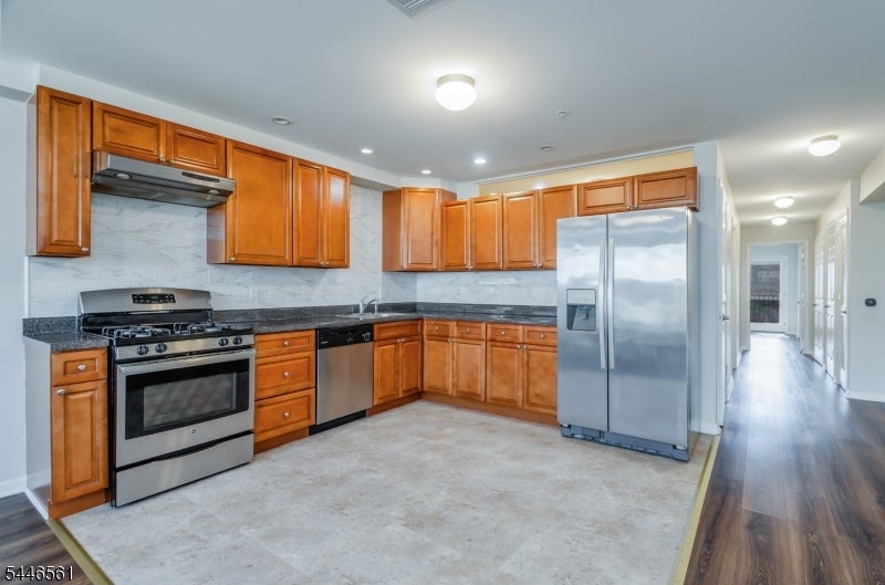 148 Oakwood Ave