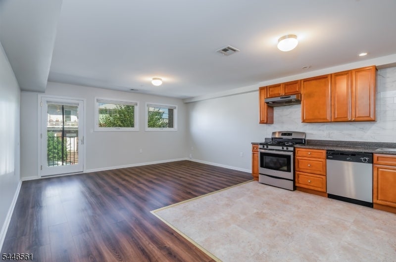 148 Oakwood Ave