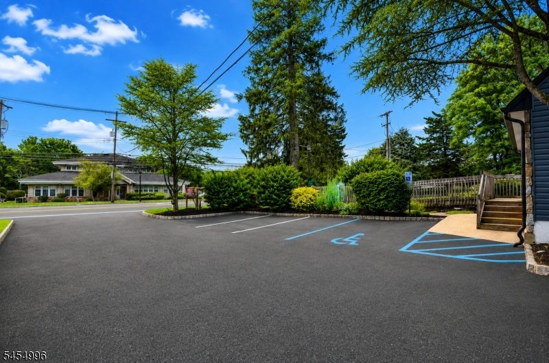 11 Mountain Blvd