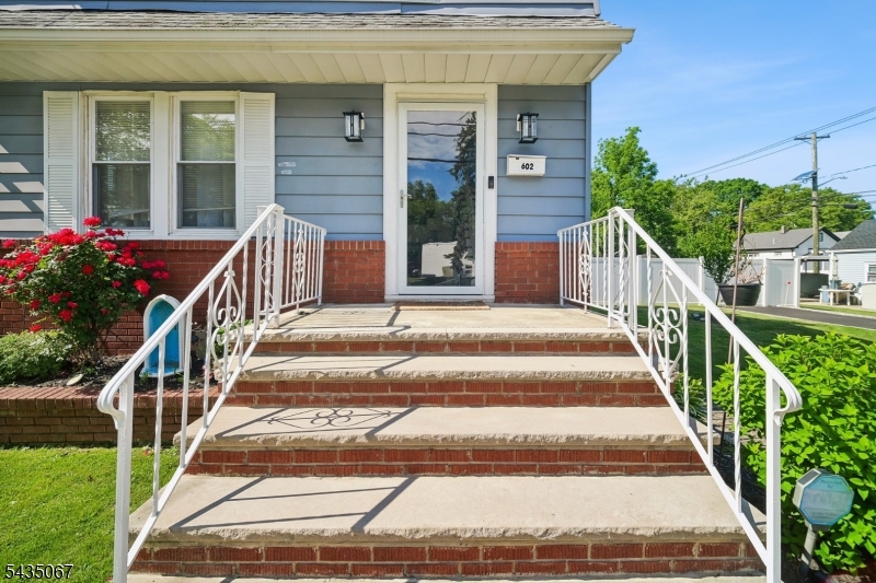 602 Maple Ave