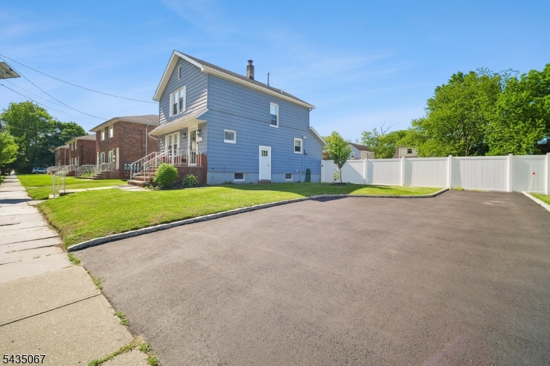 602 Maple Ave