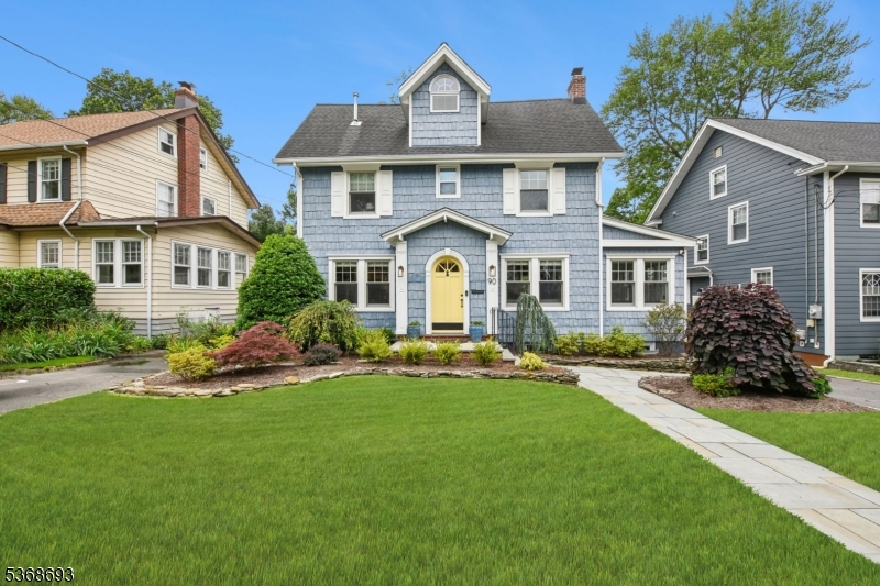 90 OAKVIEW AVENUE