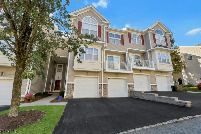 74 Lakeview Ct