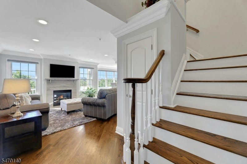 74 Lakeview Ct