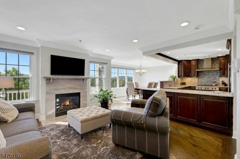 74 Lakeview Ct