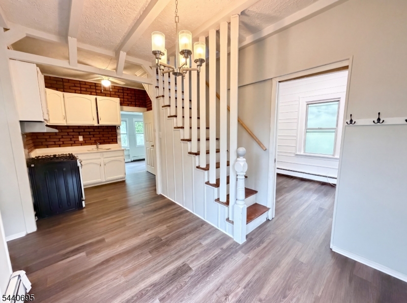 20 Alpine Rd