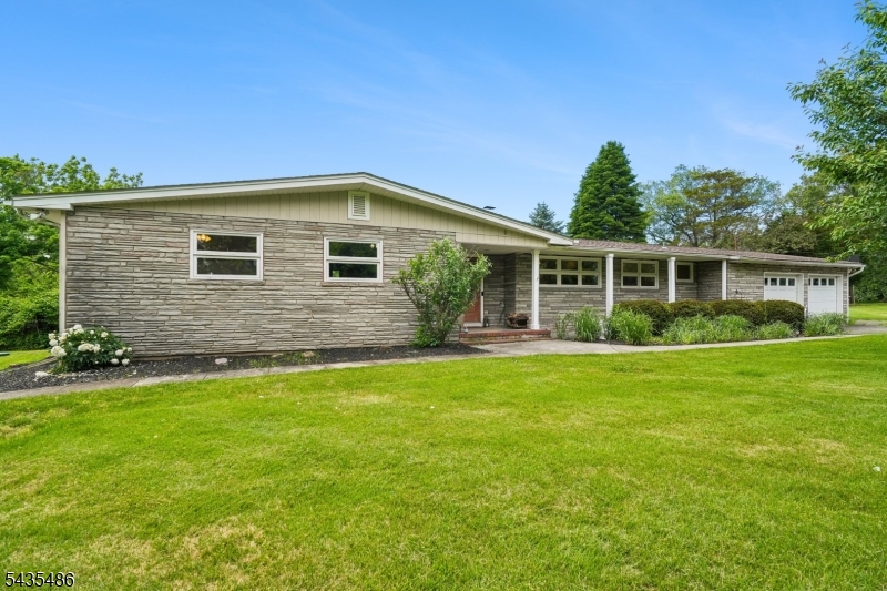 21 Wayside Ln