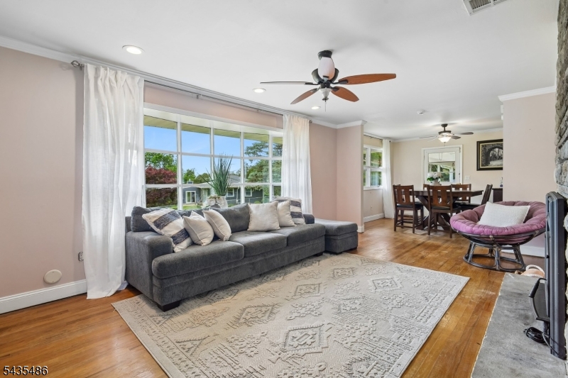 21 Wayside Ln