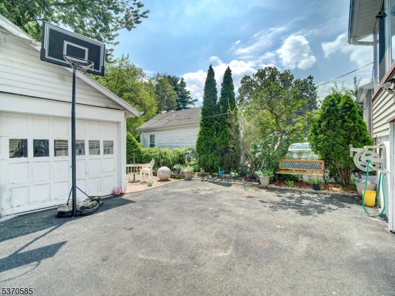 73 S Maple Ave