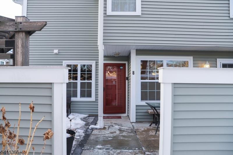 332 Greenbriar Unit 8 8