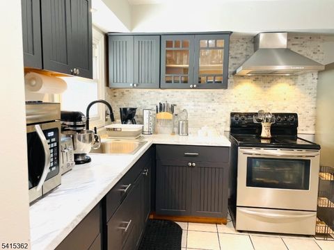 17 Country Club Ln Elizabeth City NJ 07208