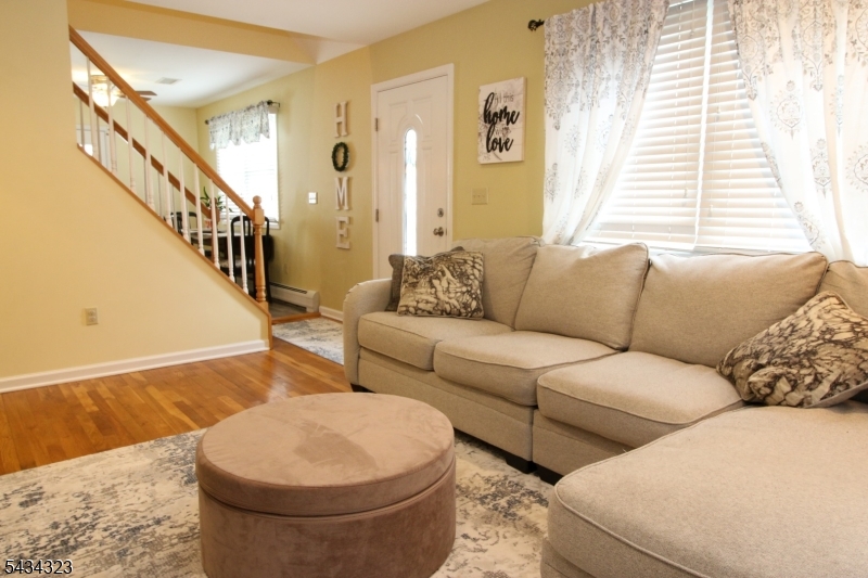 6 Knollwood Rd