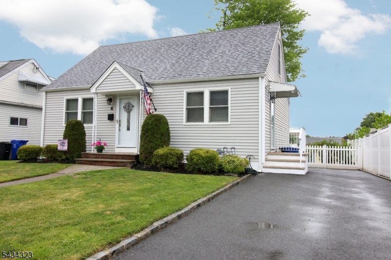 6 Knollwood Rd