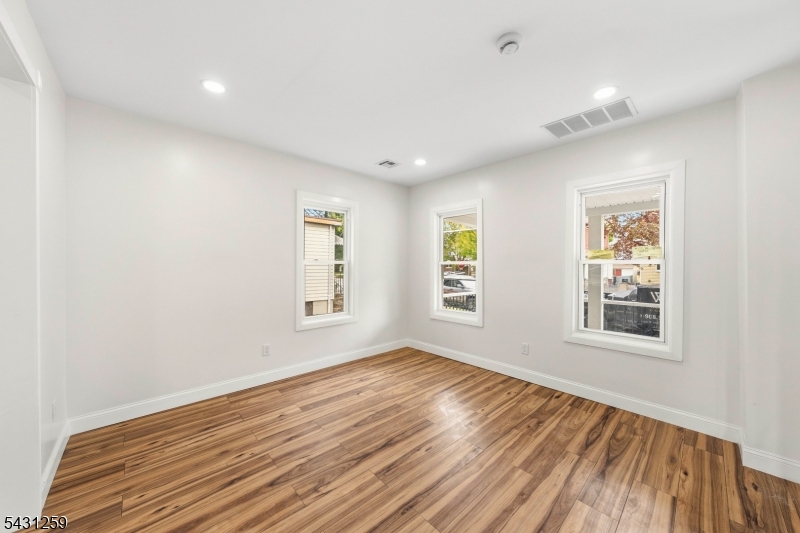 66 Linden Ave