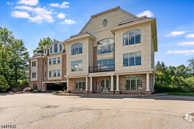 16 Main St