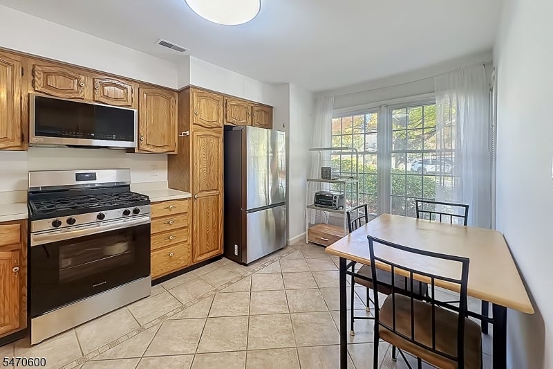 82 Laurelwood Ct