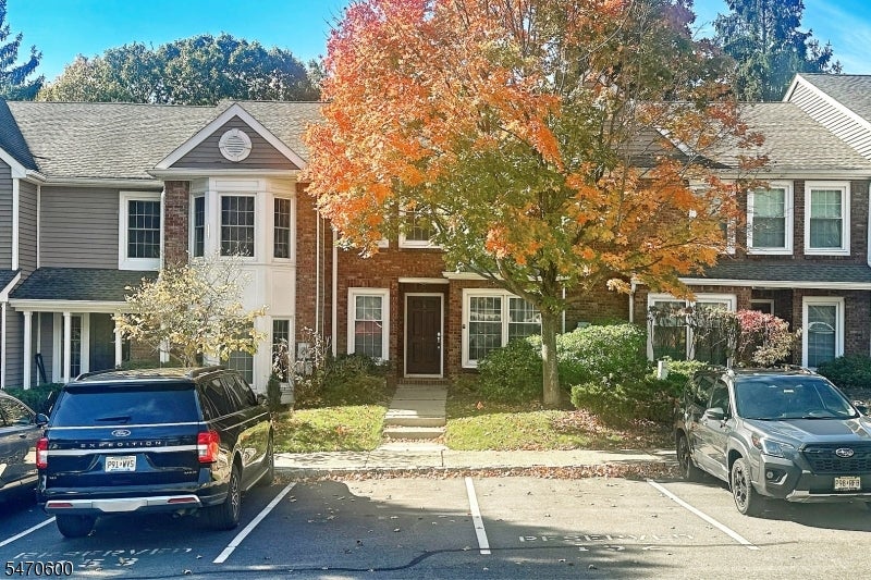 82 Laurelwood Ct