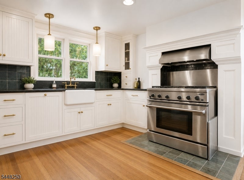 28 Franklin Pl
