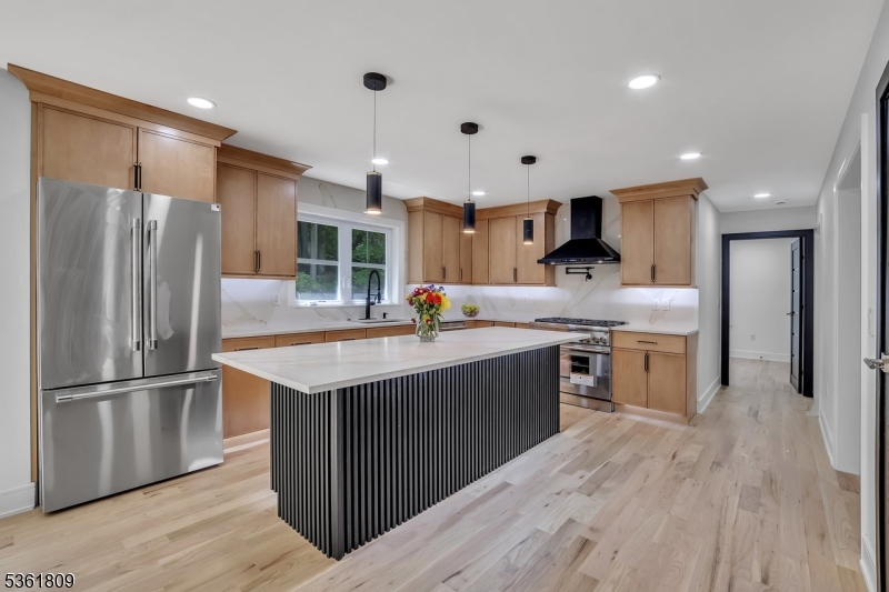 23 Meadow Ln