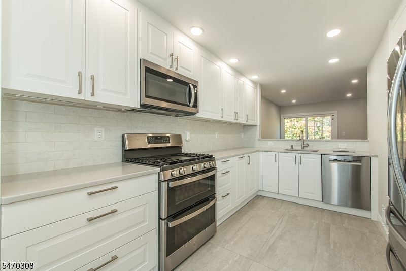 87 Woodmont Dr