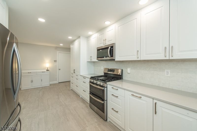 87 Woodmont Dr