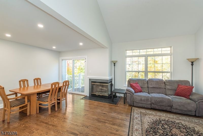 87 Woodmont Dr
