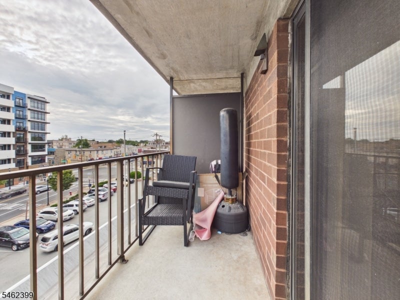 10 N Wood Ave 407