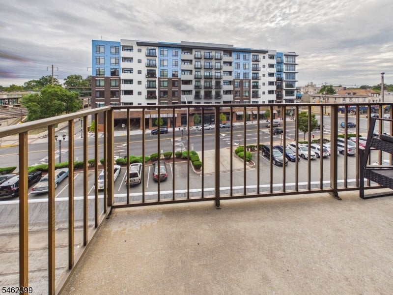 10 N Wood Ave 407