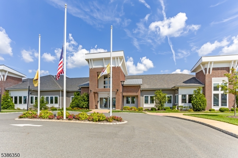 4 Vanderbilt Blvd 109