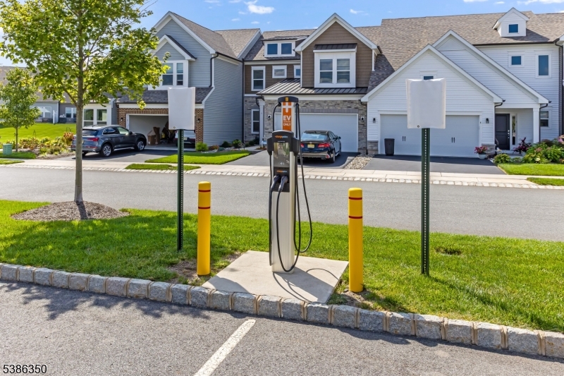 4 Vanderbilt Blvd 109