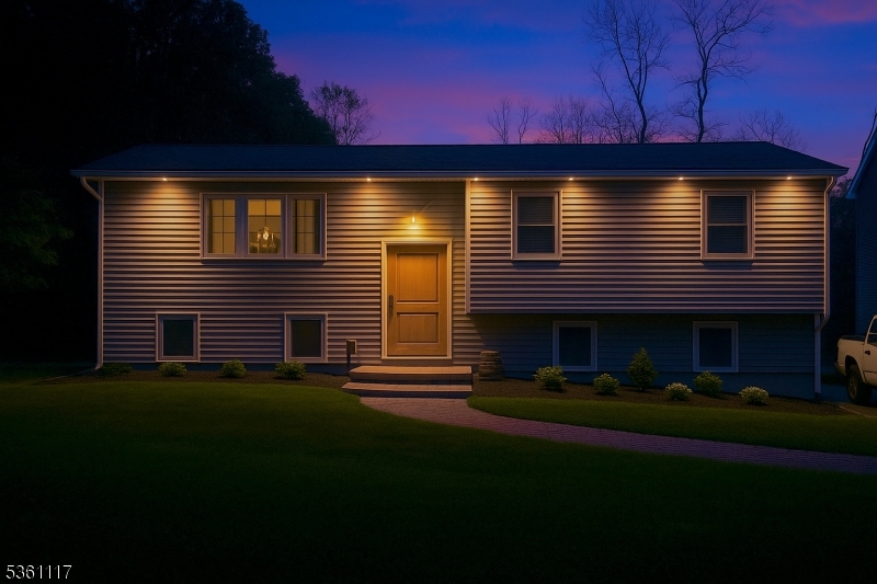 8 Hillcrest Blvd
