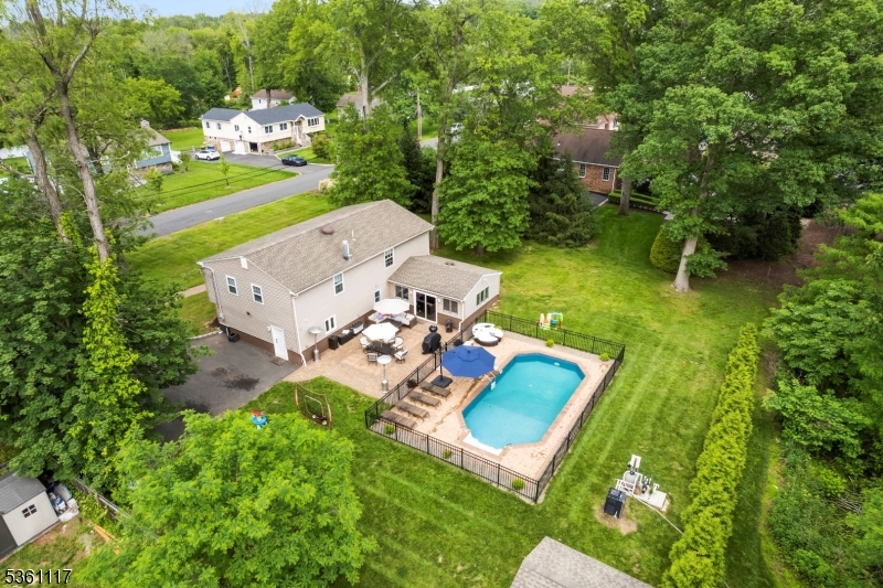 8 Hillcrest Blvd