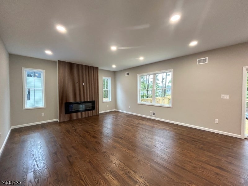 6 Chamberlain Ln
