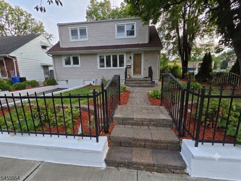 683 Mill St
