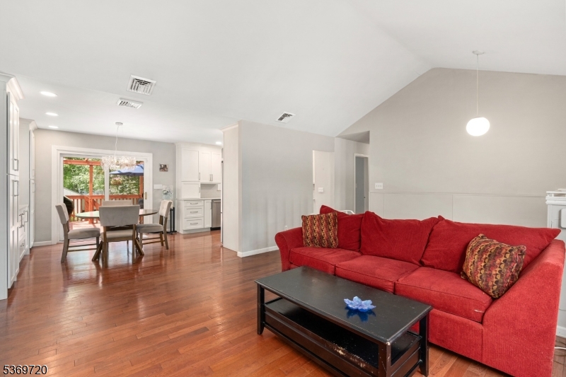 16 Ronald Ave