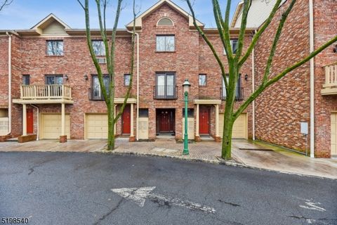 26 Mews Ln South Orange Village Twp. NJ 07079