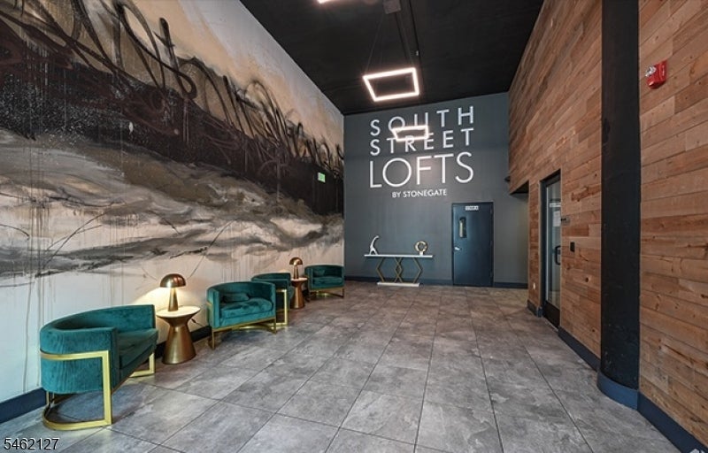 135 South St 214
